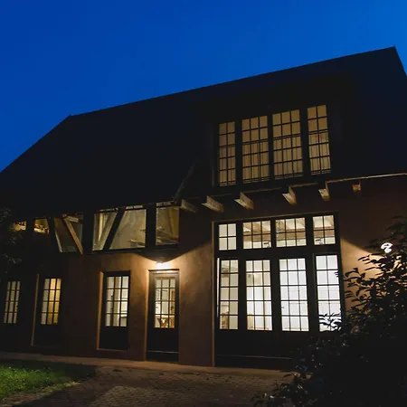 Loft Im Kuenstlerhaus